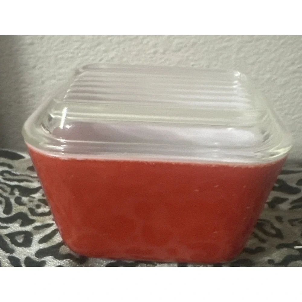 Vintage PYREX Made in USA 501-B Refrigerator Dish with Clear Lid